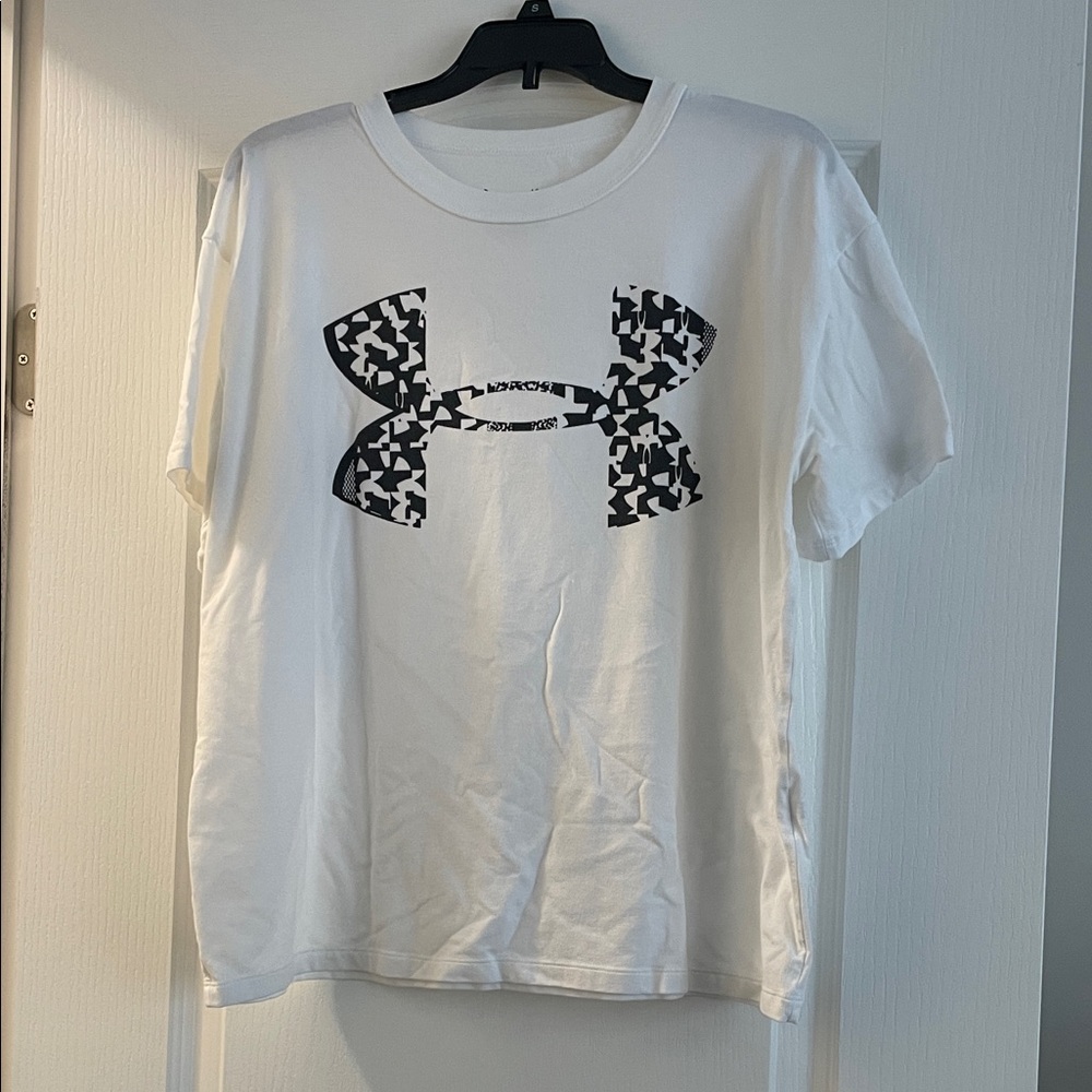 Under Armour White Tee with Black Patterned Logo